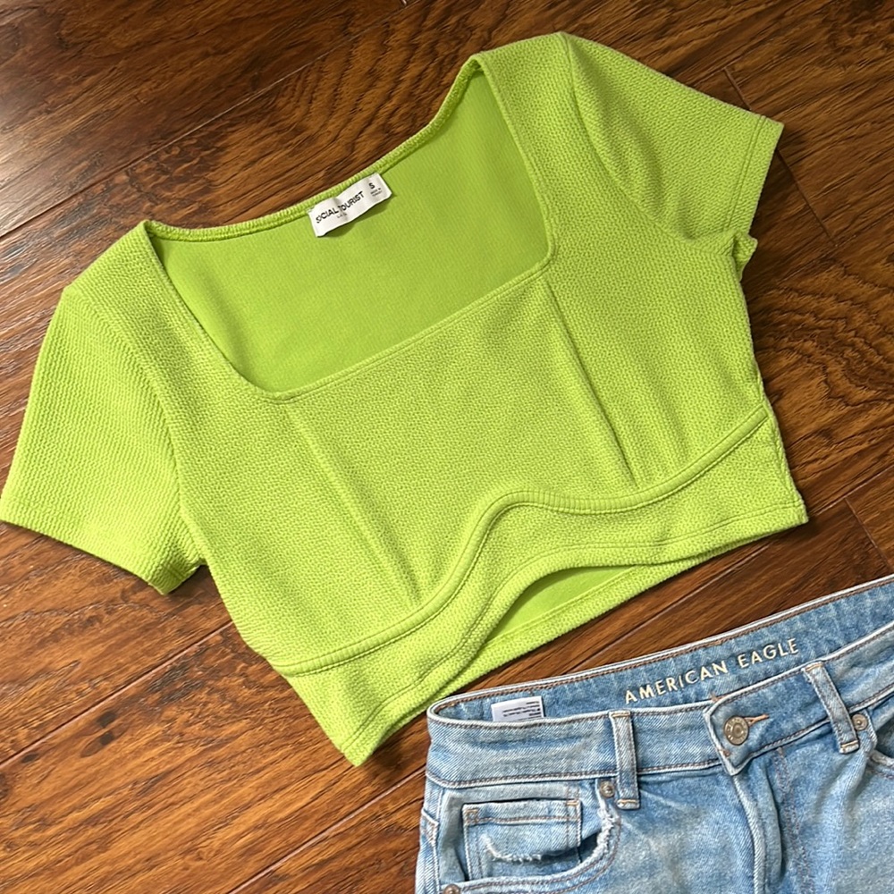 Hollister Social Tourist Crop